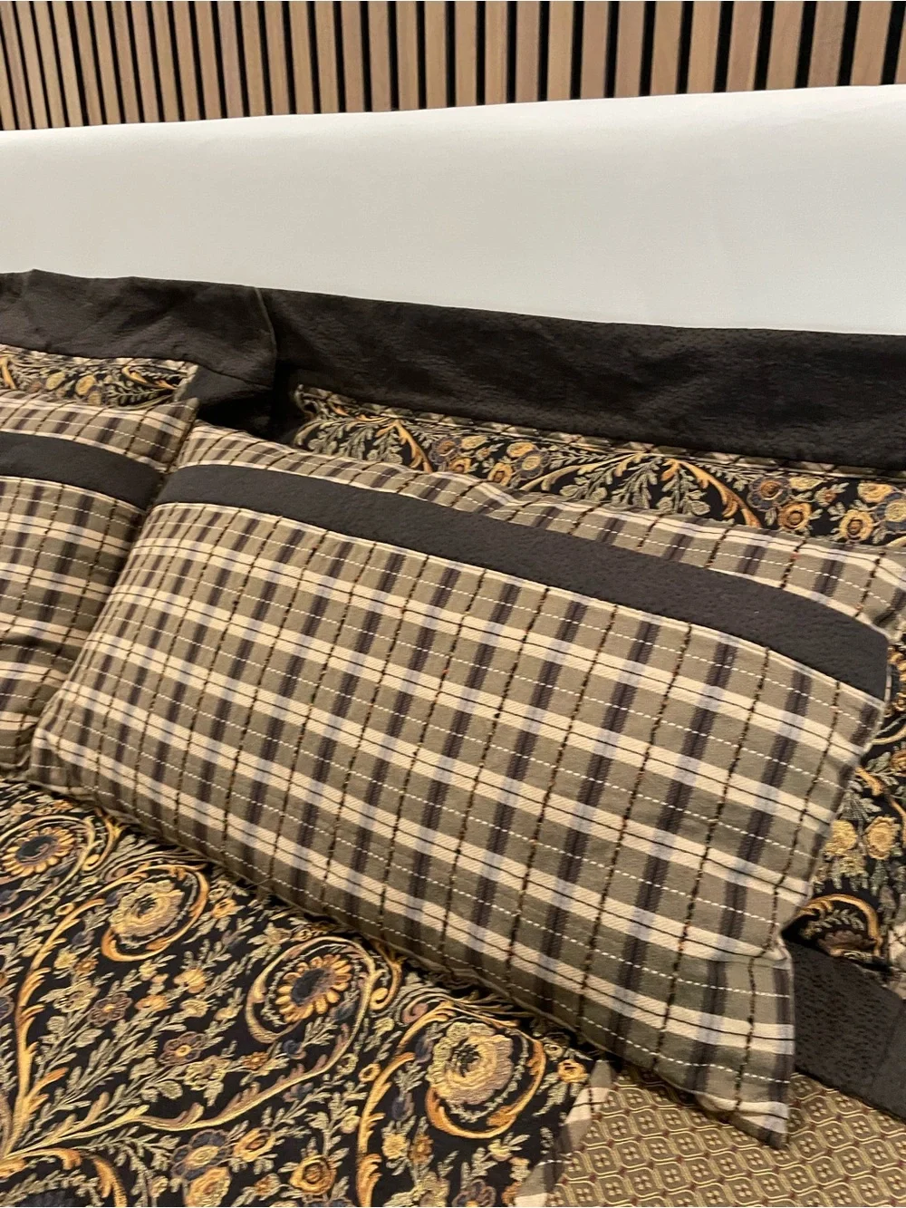Luxury Brown and Black Paisley Quilt Set